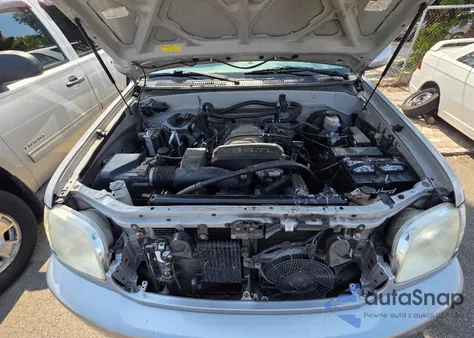 2001 Toyota Sequoia Sr5 V8 from USA, damaged, VIN 5TDBT44A51S021175